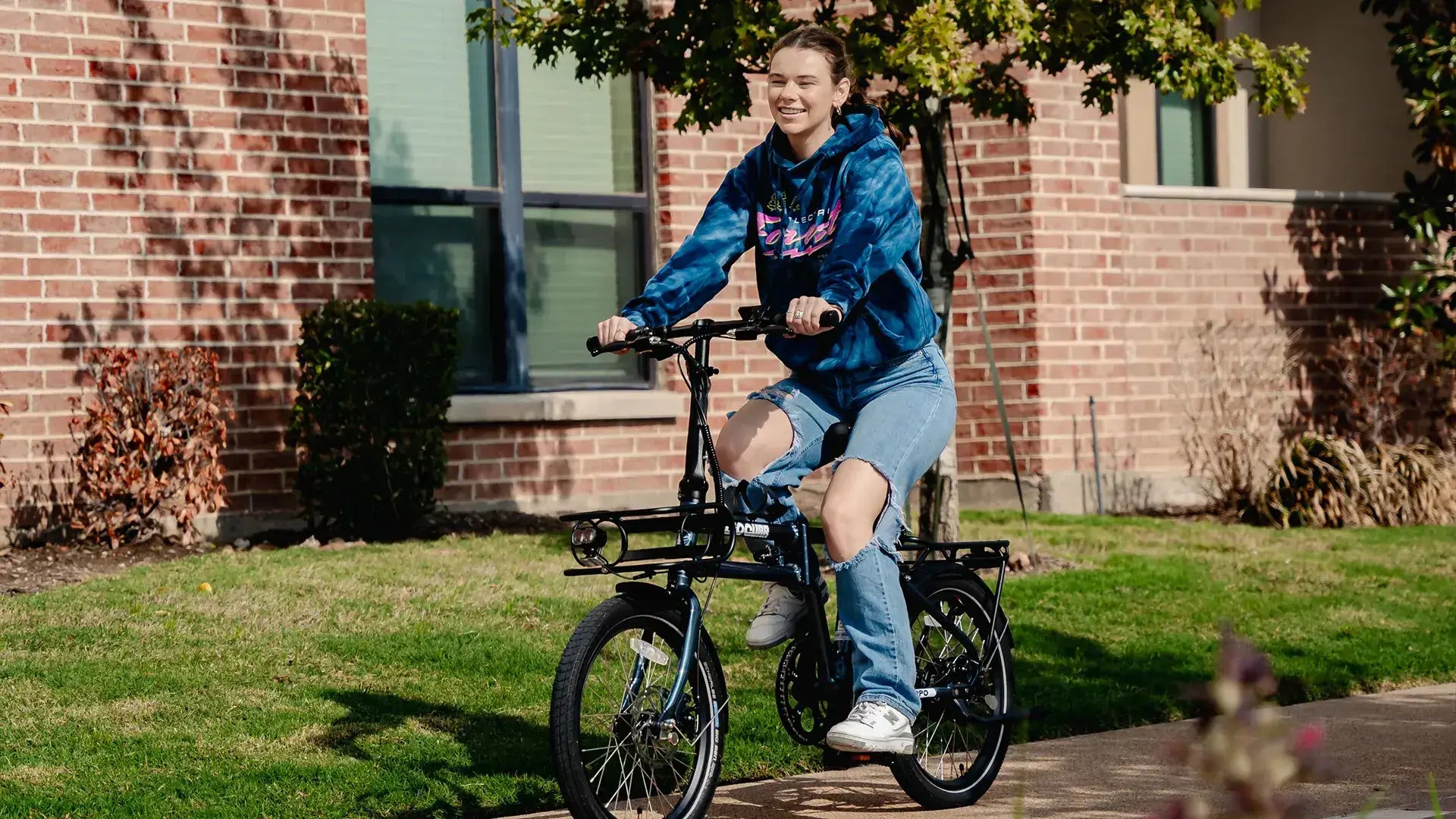 electric hybrid bicycle 700C VITESSE SIGNAL With three levels of pedal assist as well as a throttle What Is a Hybrid eBike?